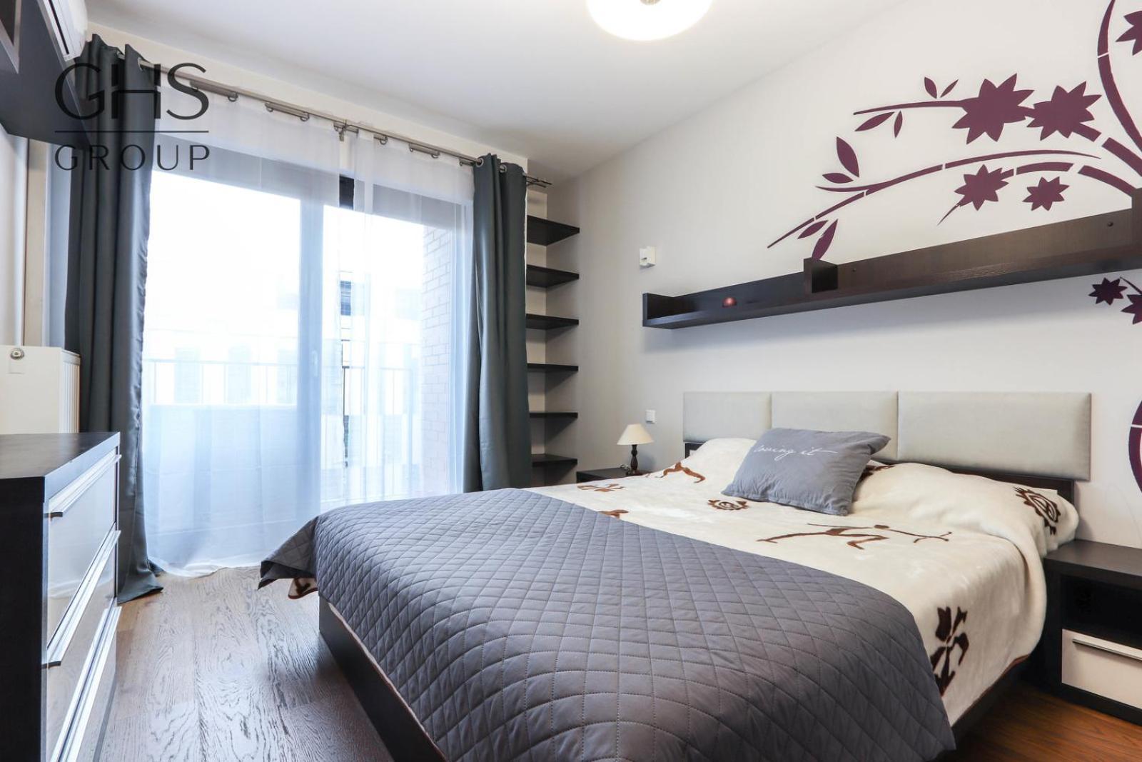 Beautiful In The Center, Angel Apartment